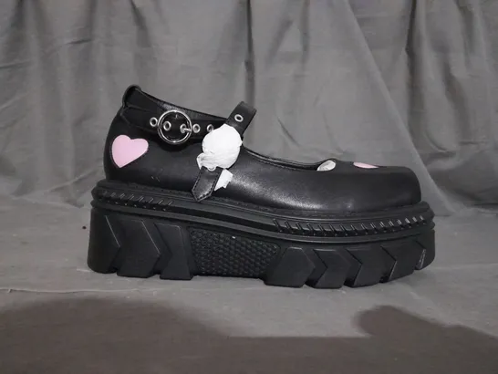 PAIR OF KOI HEART STOMPERS IN BLACK SIZE 6