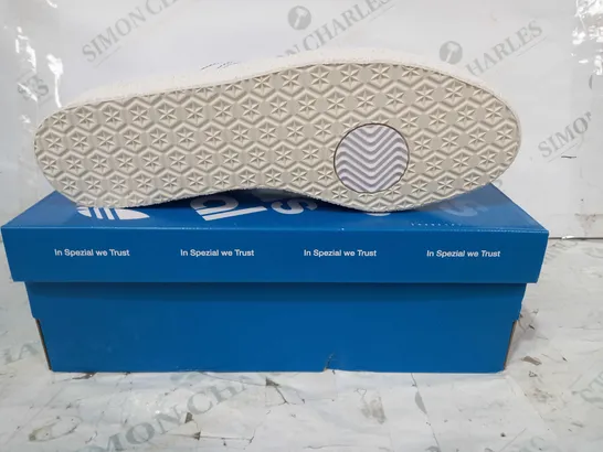 BOXED PAIR OF ADIDAS YABISAH SPZL SHOES IN WHITE UK SIZE 9