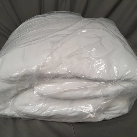 UNBRANDED DUVET IN WHITE - SIZE UNSPECIFIED