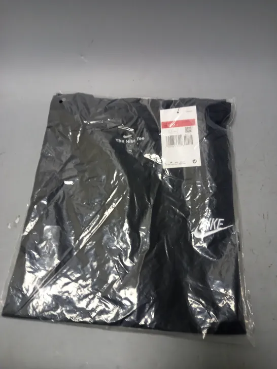 NIKE T-SHIRT IN BLACK - LARGE 