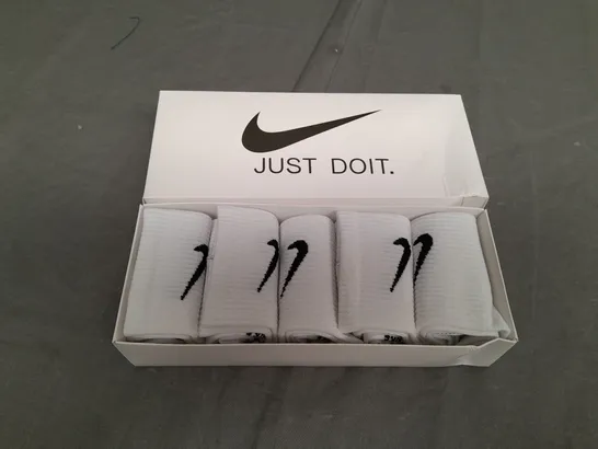 BOXED NIKE JUST DO IT WHITE SOCKS - SIZE UNSPECIFIED 