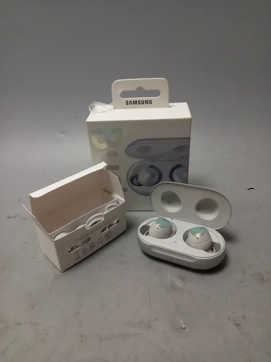 BOXED SAMSUNG GALAXY BUDS IN WHITE/SILVER