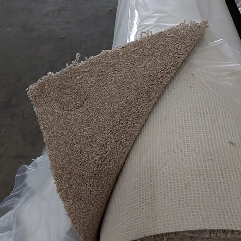 ROLL OF QUALITY STS HERITAGE LUXURY CARPET // SIZE: APPROXIMATELY 4 X 7.2m