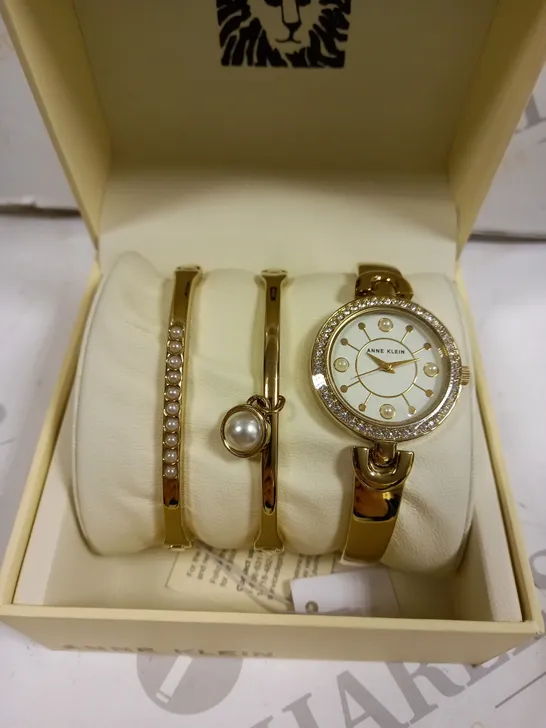 ANNE KLEIN PEARL DETAIL WRISTWATCH & BRACELET SET 