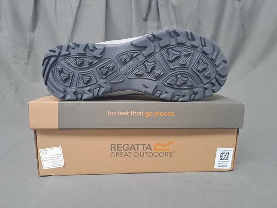 BOXED PAIR OF REGATTA LADY VENDEAVOUR SHOES IN GRAPHITE/PINK UK SIZE 8