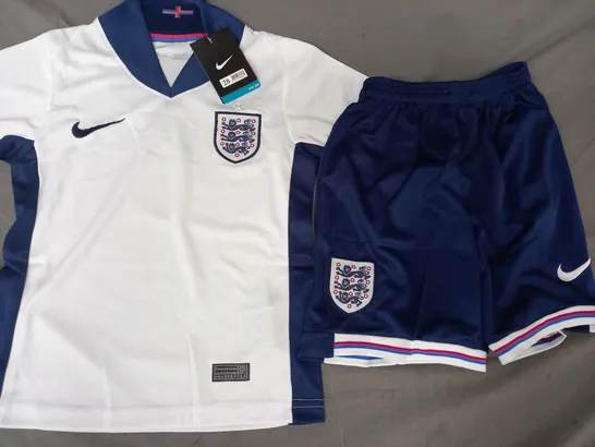 NIKE KIDS ENGLAND FOOTBALL JERSEY & SHORTS SIZE 20