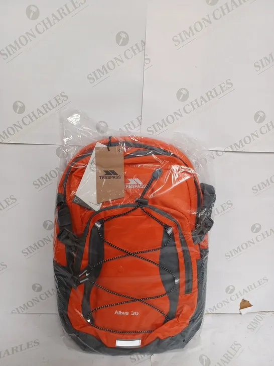 TRESPASS ALBUS 30 BACKPACK IN ORANGE