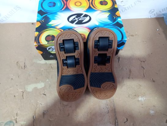 BOXED PAIR OF HEELYS X2 SIZE KIDS 13