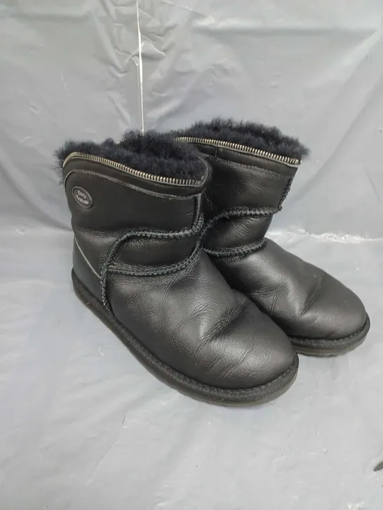 EMU FLEECE LINED BLACK WATER RESISTANT ANKLE BOOTS SIZE 7