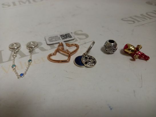 LOT OF 5 PANDORA JEWELLERY ITEMS, TO INCLUDE CHARMS & EARRINGS