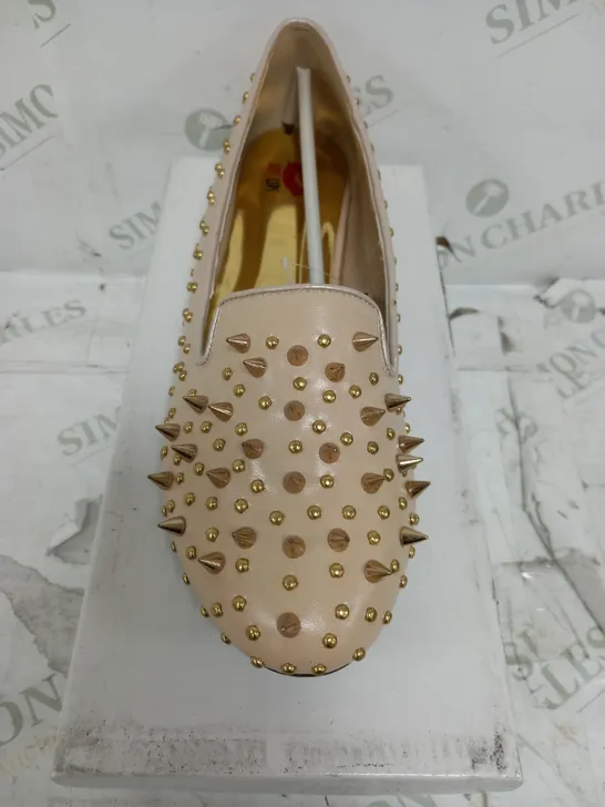 FLAT HEELED NUDE GOLD SPIKEY SHOE SIZE 7