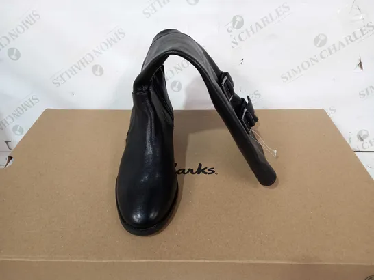 BOXED PAIR OF CLARKS HAMBLE UP LEATHER BOOTS IN BLACK UK SIZE 4