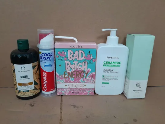 BOX OF APPROX 12 ASSORTED HEALTH AND BEAUTY ITEMS TO INCLUDE - THE BODY SHOP SHAMPOO , FACEFACTS CERAMIDE GENTLE CLEANSER , COLGATE COOL STRIPE TOOTHPASTE ETC