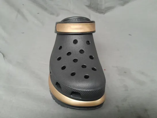 PAIR OF CROCS MEGA CRUSH METALLIC CLOGS IN BLACK/GOLD UK SIZE M8/W9