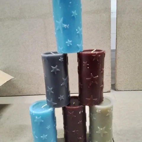 BOX CONTAINING 20 STAR CANDLES IN VARIOUS COLOURS