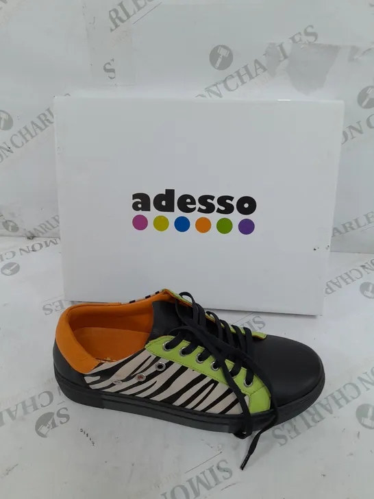 BOXED PAIR OF ADESSO ANIMAL PRINT TRAINERS SIZE 6 