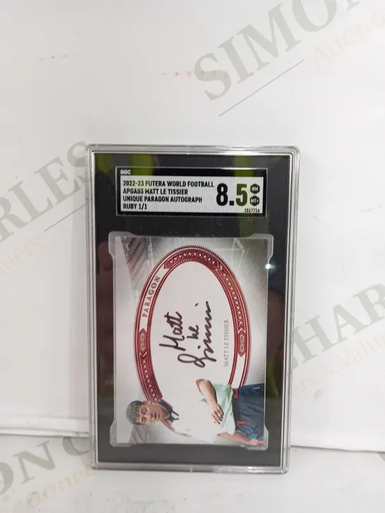 SGC 2022-23 FUTERA WORLD FOOTBALL APGA03 MATT LE TISSER UNIQUE PARAGON AUTOGRAPH RUBY 1/1 - 8.5