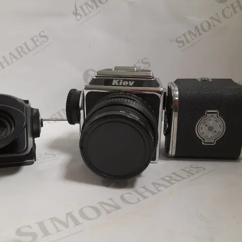 4 VINTAGE CAMERA ITEMS TO INCLUDE VIEW FINDER, VINTAGE KIEV CAMERA