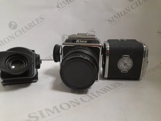 4 VINTAGE CAMERA ITEMS TO INCLUDE VIEW FINDER, VINTAGE KIEV CAMERA