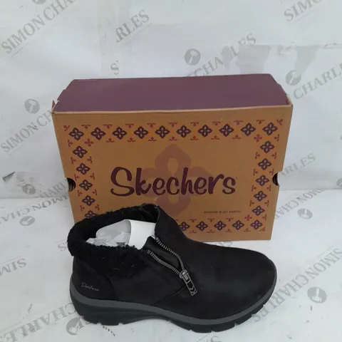 SKETCHERS EASY GOING BOOT IN BLACK - SIZE 5.5