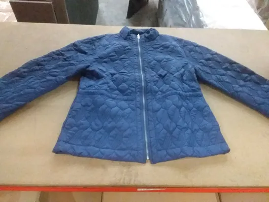 BOX OF APPROXIMATELY 6 WYNNELAYERS QUILTED REVERSIBLE JACKETS TWILIGHT BLUE - SIZE MEDIUM