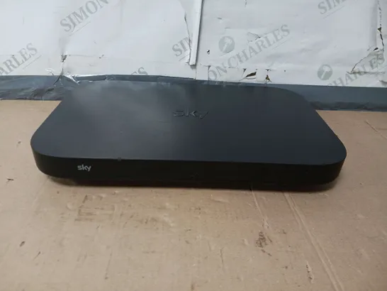 SKY Q TV BOX 