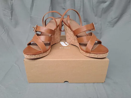 BOXED PAIR OF V BY VERY OPEN TOE HIGH WEDGE SANDALS IN BROWN SIZE 5