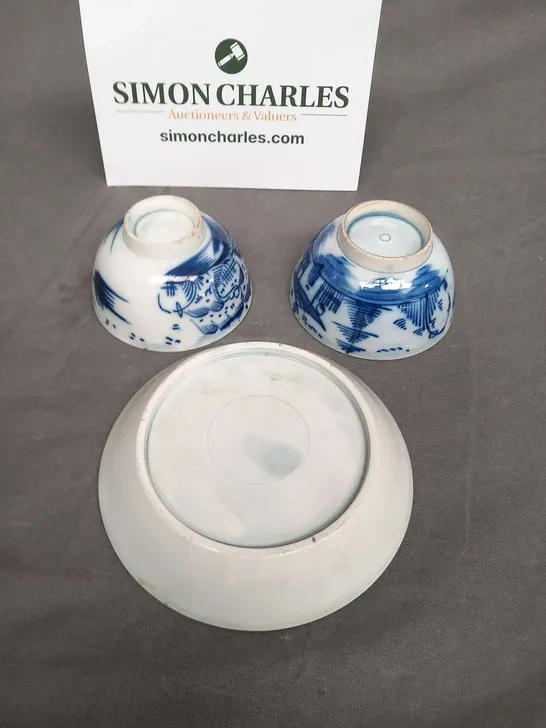 18TH CENTURY PEARL WARE SAUCER TOGETHER WITH TWO SIMILAR TEA BOWLS