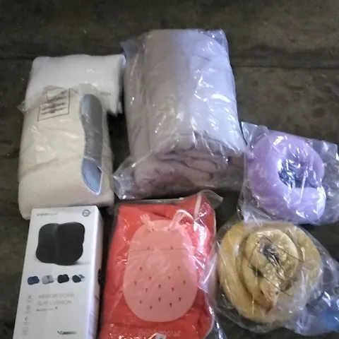 PALLET OF ASSORTED HOUSEHOLD GOODS TO INCLUDE NECK PILLOW, SNAKE TEDDY, AND SEAT CUSHION ETC.