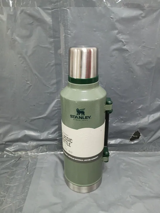 STANLEY CLASSIC BOTTLE 2.3L GREEN 