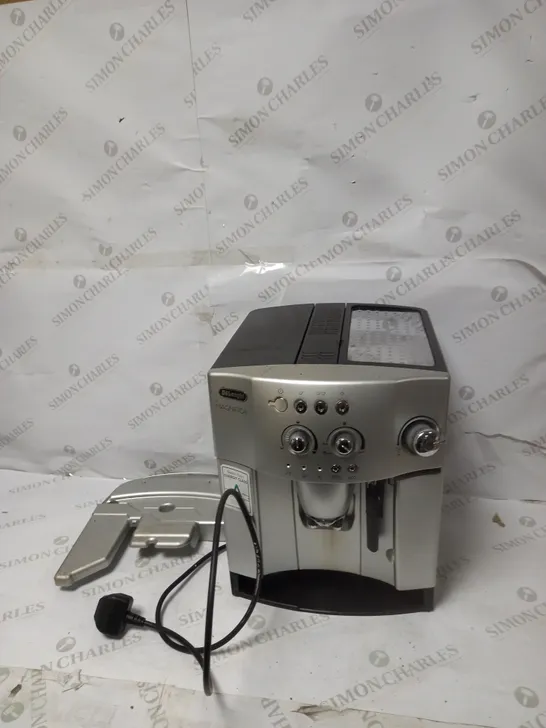 DELONGHI MAGNIFICA COFFEE MACHINE 