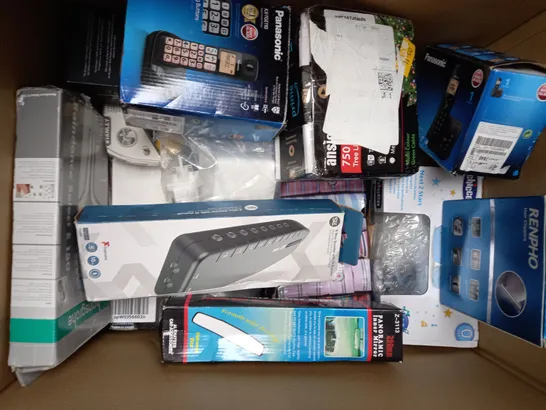 BOX OF APPROXIMATELY 15 ASSORTED HOUSEHOLD ITEMS TO INCLUDE SMOKE ALARM, MINI PIR SENSOR, DIGITAL PRESSURE GAUGE, ETC