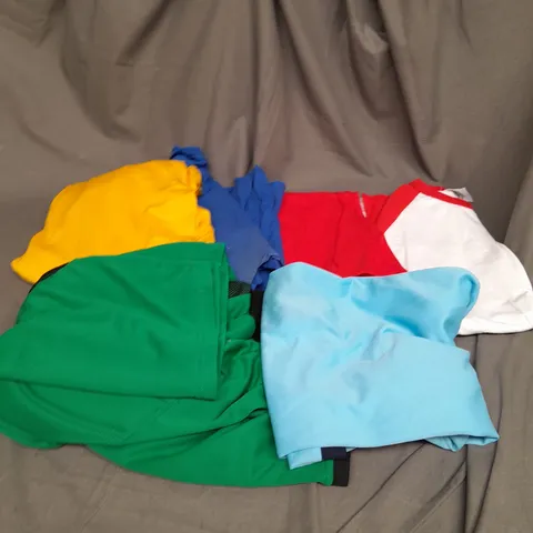 LARGE BOX OF ASSORTED CLOTING ITEMS IN VARIOUS STYLES, COLOURS AND SIZES