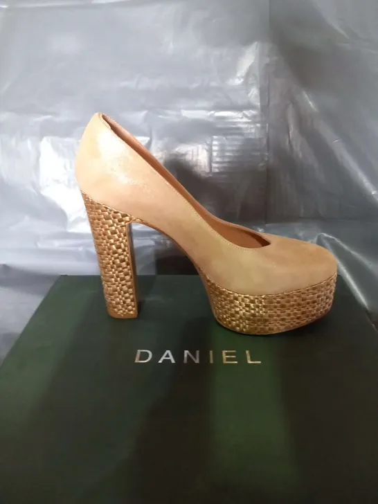 BOXED DANIEL IOWA PLATFORM COURT SIZE 37