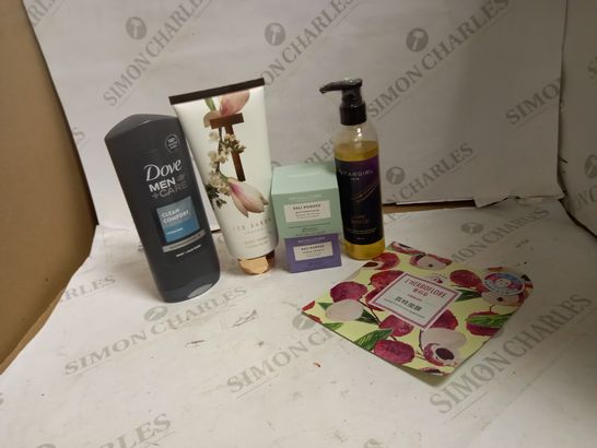 LOT OF APPROXIMATELY 20 ASSORTED HEALTH & BEAUTY ITEMS, TO INCLUDE REVOLUTION X SALI HUGHES, TED BAKER, LYCHEE FACE MASK, ETC