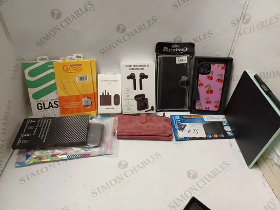 LOT OF APPROXIMATELY 25 PHONE ACCESSORIES AND ELECTRICALS TO INCLUDE TEMPERED GLASS SCREEN PROTECTORS, LIBERTY TWS EARBUDS, SMASUNG 25W PD ADAPTER, ETC