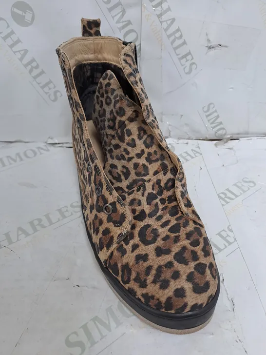 ADEESO LEOPARD STYLE BOOTS SIZE 39