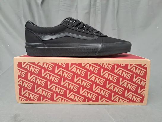 BOXED PAIR OF VANS WARD SHOES IN BLACK UK SIZE 9.5