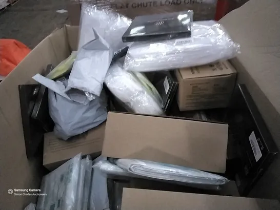 PALLET OF ASSORTED ITEMS INCLUDING,  HAND HELD GAFMET STEAMERS, ENGLISH FLAG BUNTING, SCREEN PROTECTORS, ICE CUBE MOULDS,