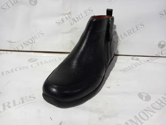 BOXED PAIR OF VIONIC LOIS BOOTS IN BLACK UK SIZE 4.5