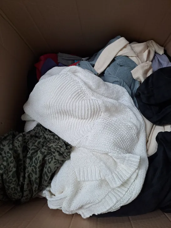 BOX OF APPROX 20 ASSORTED CLOTHING ITEMS TO INCLUDE - CARDIGAN , SWEATER , TROUSERS ETC - COLLECTION ONLY