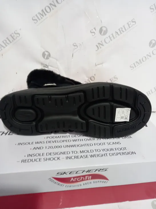 BOXED SKECHERS GO BOOTS IN BLACK - SIZE 6 RRP £20