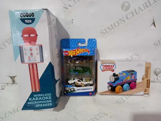 BOX OF APPROXIMATELY 15 ASSORTED TOYS AND GAMES TO INCLUDE THOMAS & FRIENDS WOODEN RAILWAY TOY, HOT WHEELS PACK OF TOY CARS, CUQOO TECH WIRELESS KARAOKE MICROPHONE, ETC