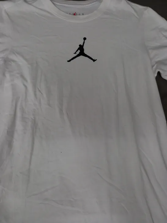 AIR JORDAN T-SHIRT IN WHITE SIZE MEDIUM