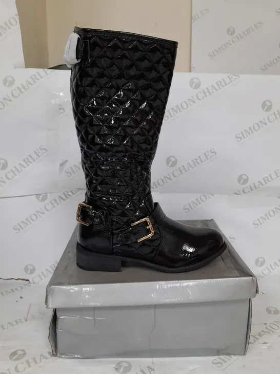 CASSANDRA KNEE HIGH BOOT IN QUILTED BLACK PATENT WITH GOLD BUCKLE DETAIL SIZE 3