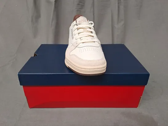 BOXED PAIR OF REEBOK PHASE COURT SHOES IN CREAM UK SIZE 7.5