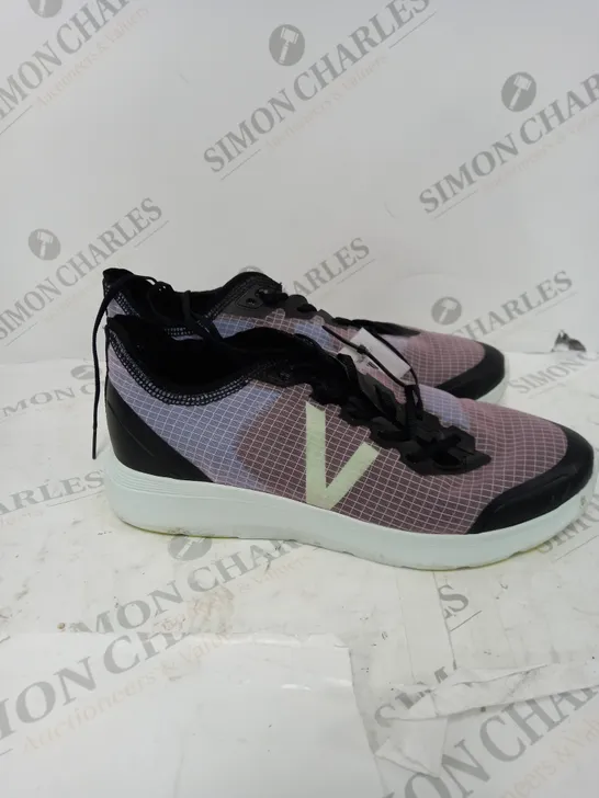 VIONIC CELESTE TRAINER - SIZE 8