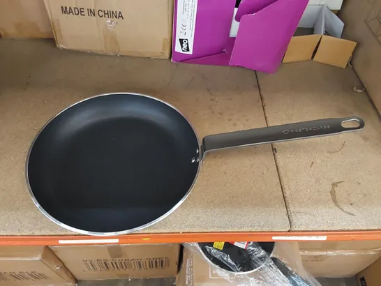 BAGGED MASTERCLASS HEAVY DUTY FRYING PAN (1 ITEM)