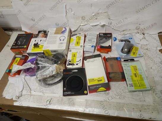 LOT OF APPROX. 15 ASSORTED ELECTRONICS SUCH AS CHARGING CABLES, HEADPHONES, PC MOUSES ETC