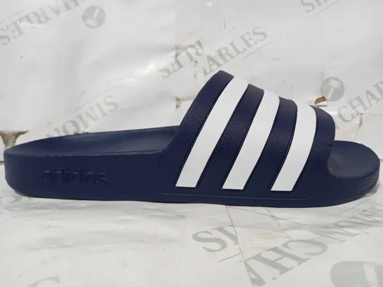 BOXED PAIR OF ADIDAS ADILETTE AQUA SLIDERS IN NAVY/WHITE UK SIZE 9